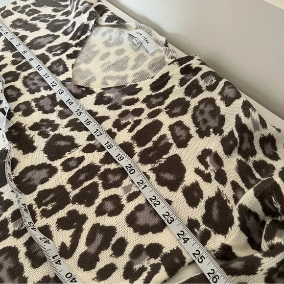 john and jenn leopard pullover size L - Picture 3 of 7